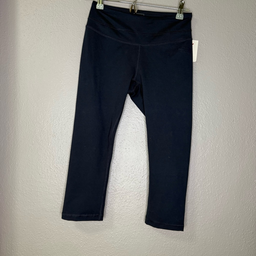 NWT/The North Face Leggings slim fit coupe navy color/Small